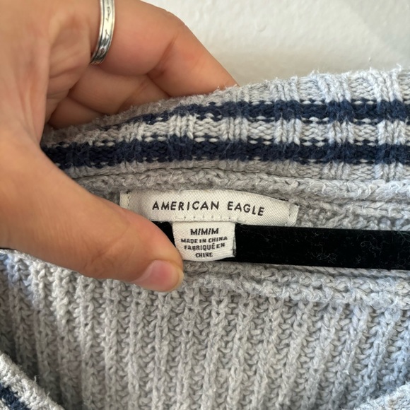 american eagle grey and navy sweater - Picture 3 of 3